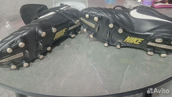 Футбольные бутсы nike
