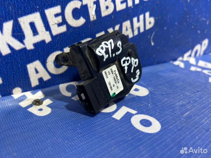Моторчик заслонок отопителя Ford Focus 3 седан
