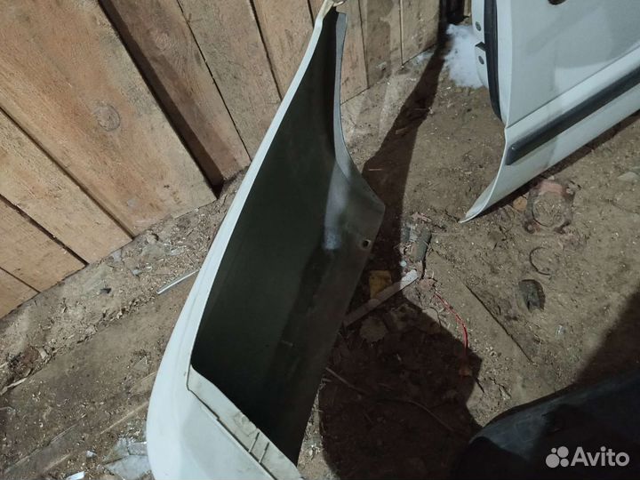 Задний бампер nissan sunny y10