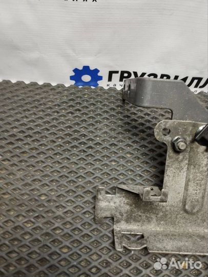 Кронштейн (крепление) Volvo FH4 21252110