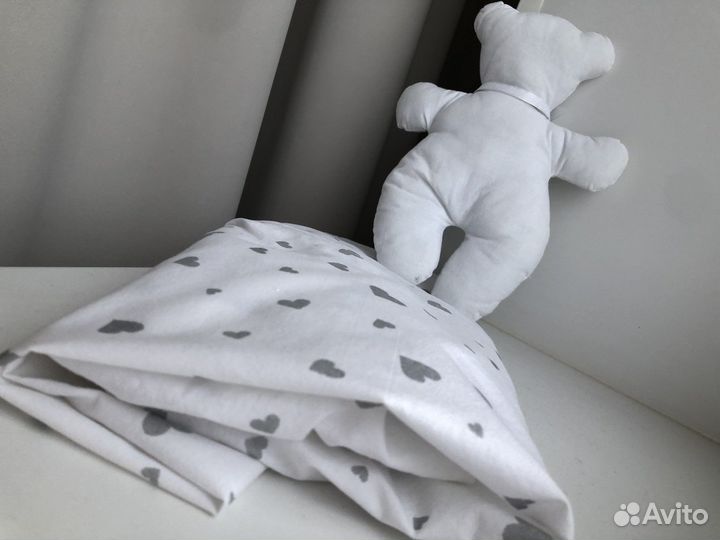 Простынь на резинке для круглой кроватки