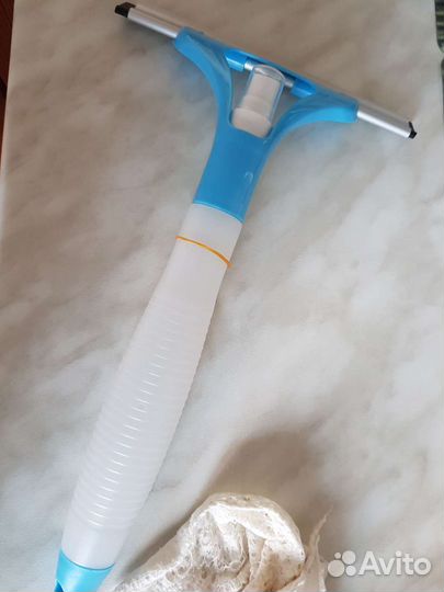 Шпатель для мытья оеон с распылителем