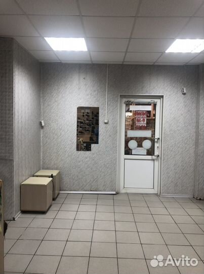 Стул и 2 пуфика