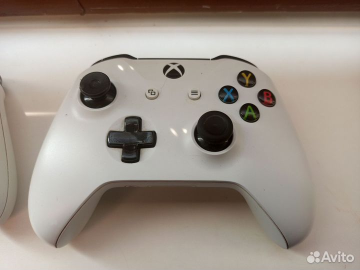 Продается Xbox One S на 1 Tb