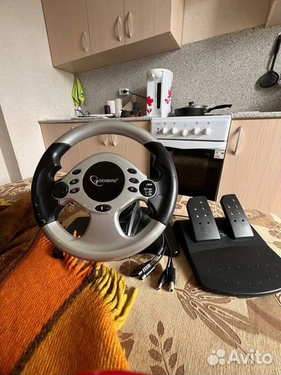 Игровой руль с педалями и коробкой передач