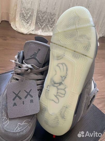 Кроссовки Air Jordan 4 Retro Kaws