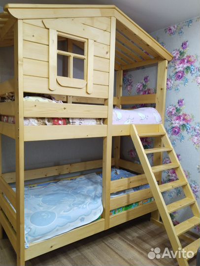 Двухъярусная кровать домик из натурального дерева