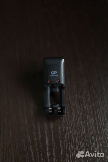 Зарядное устройство GP PB330