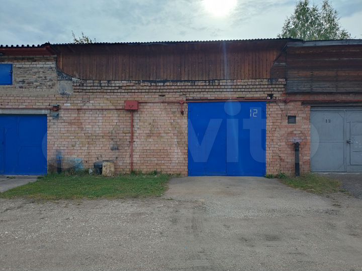 Гараж, > 30 м²