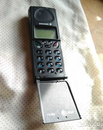Сотовый телефoн Ericsson LX700