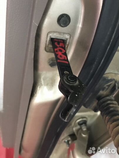 Ограничитель двери задний левый Nissan Murano Z50