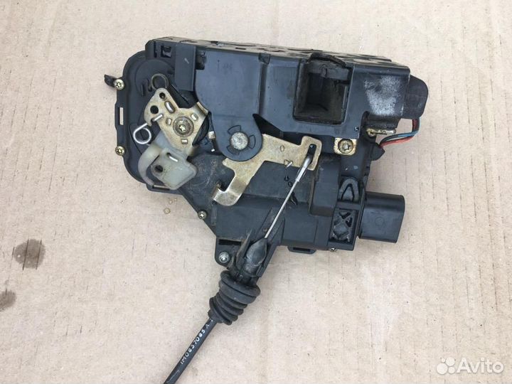 Замок двери передней правой Сеат Толедо 2