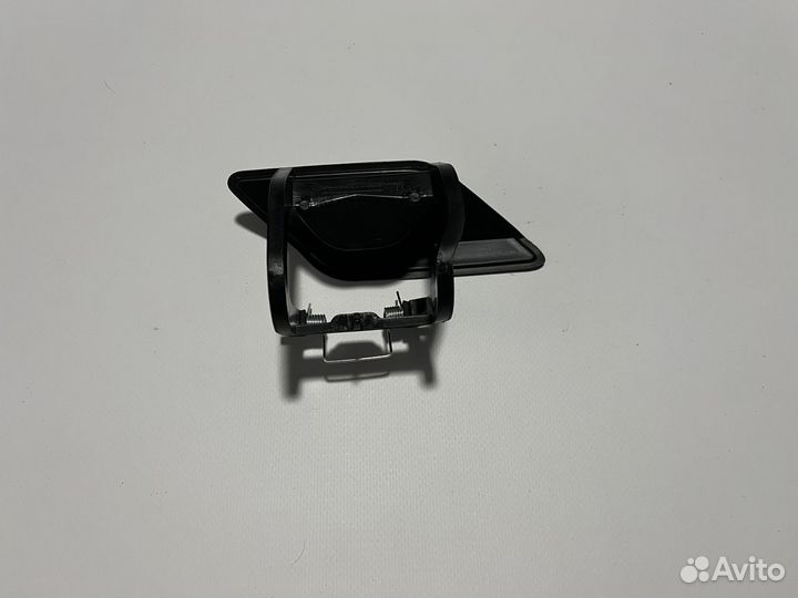 Левая крышка омывателя фары Mercedes W212 дорест