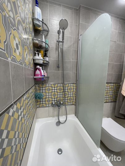 Стеклянная шторка для ванны