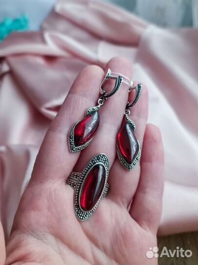 Серьги и кольцо с гранатом
