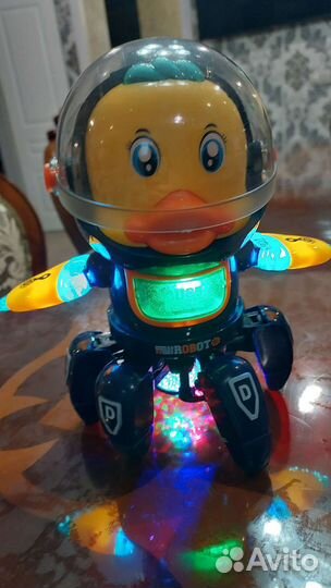 Игрушка музыкальная робот космонавт