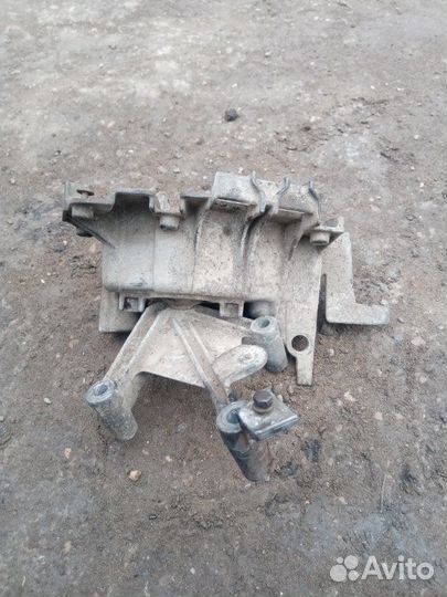 Кронштейн Renault Kangoo K9K704 2004