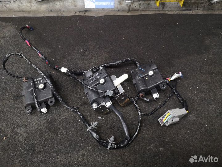 Моторчик заслонок печки Nissan