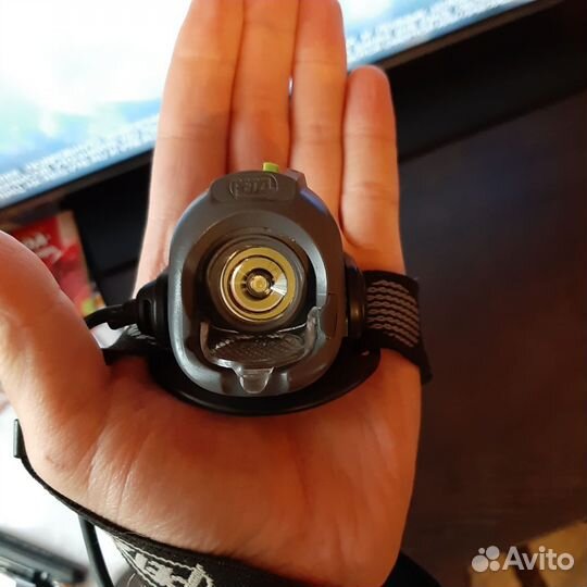 Налобный фонарь “Petzl“