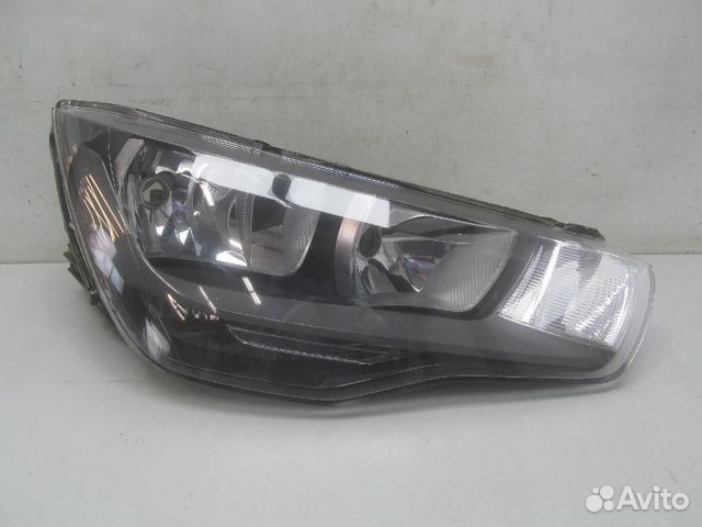 Фара правая Audi A1