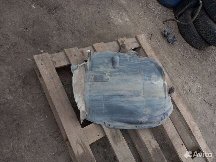 Подкрылок передний BMW X5 E70