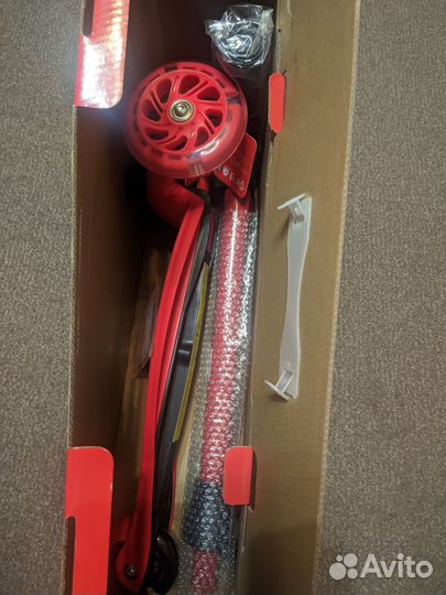 Детский трёхколёсный самокат Ferrari