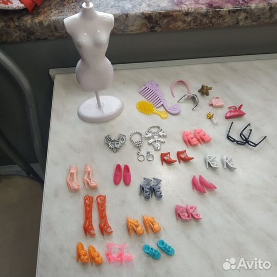 Набор одежды и аксессуаров для кукол