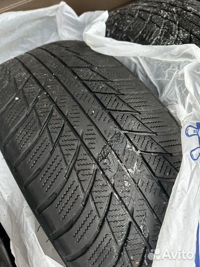 Bridgestone Blizzak LM-001 205/60 R17 93H