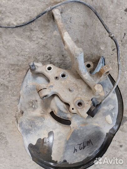 Кулак поворотный левый Mercedes-Benz w124