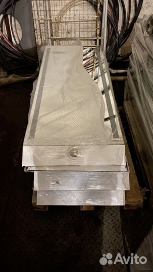 Зеркало с подсветкой на металле