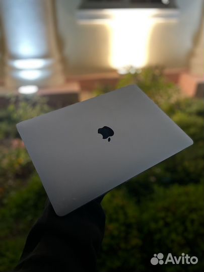 MacBook Pro 13 2020 (i5 8 512gb)