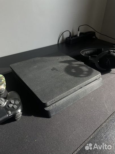 PS4 Slim с геймпадами