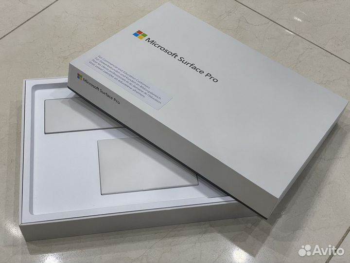 Коробка от ноутбука-планшета Microsoft Surface Pro