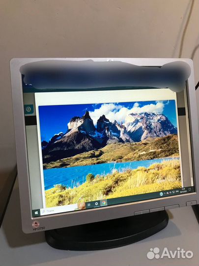 Монитор HP L1750 с подставкой