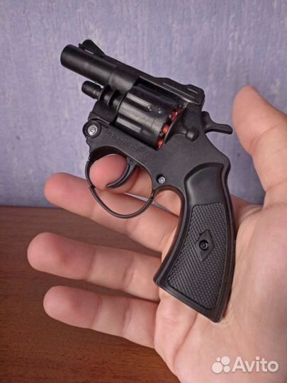 Пистолет пугач на пистонах