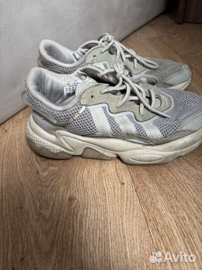 Кроссовки женские