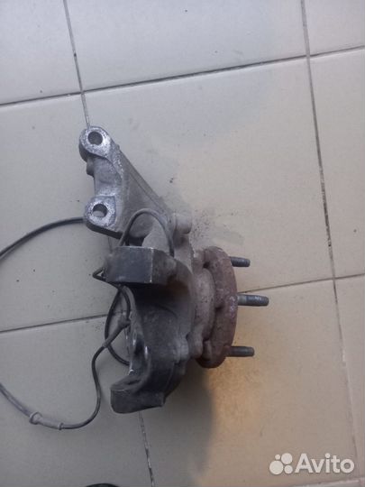 Ступица с поворотным кулаком