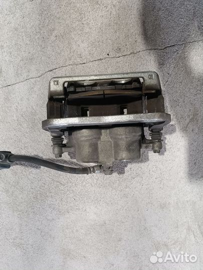 Суппорт передний правый Honda Accord 8.Оригинал