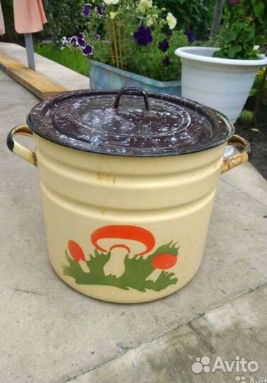 Чайник, ложки, вилки, тарелки, кастрюли и др