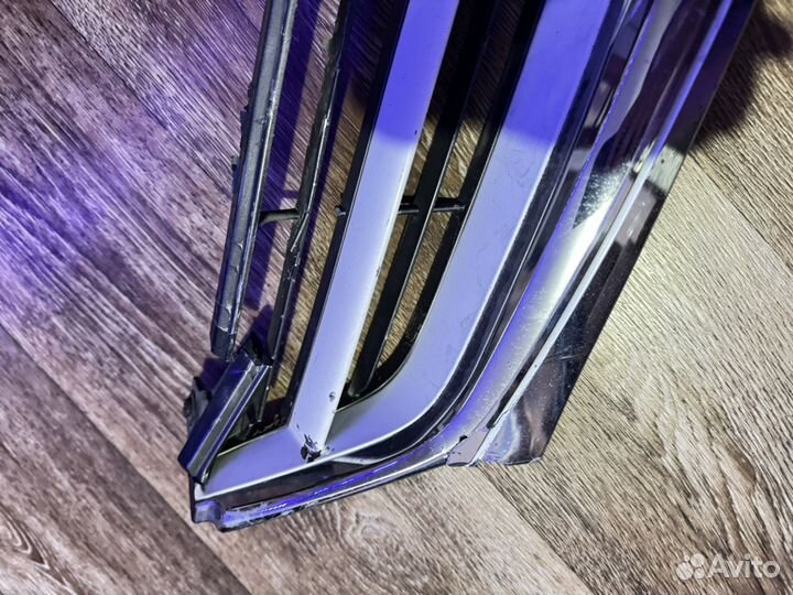 Решетка радиатора toyota carina 2001 ST215