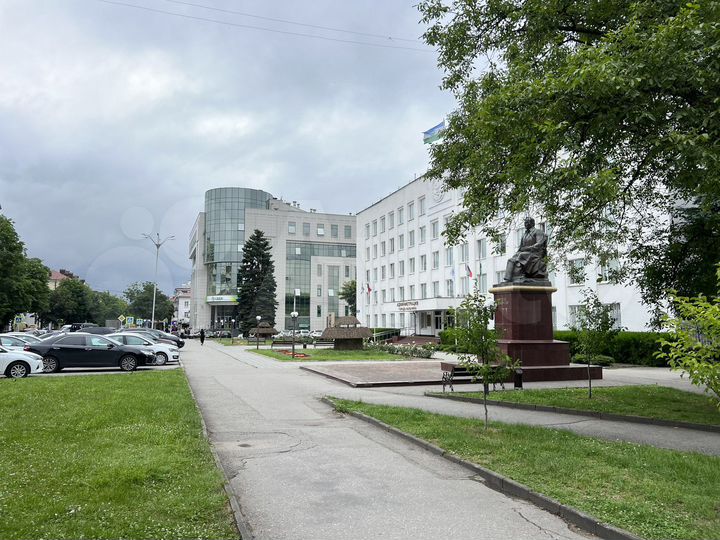 3-к. квартира, 142,3 м², 3/6 эт.