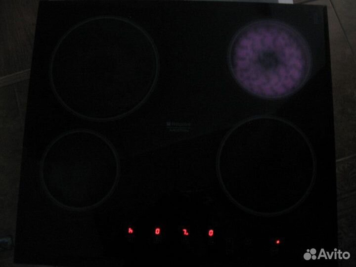 Варочная панель Hotpoint Ariston. Стекло целое