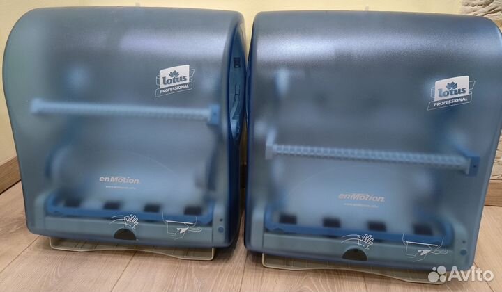 Диспенсер для бумажных полотенец