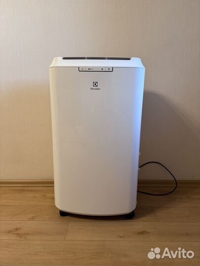Кондиционер мобильный Electrolux eacm-14 EZ/N3