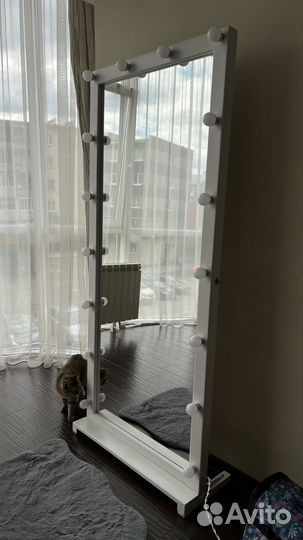 Гримерное зеркало с подсветкой