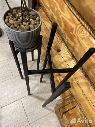 Напольная подставка для цветов