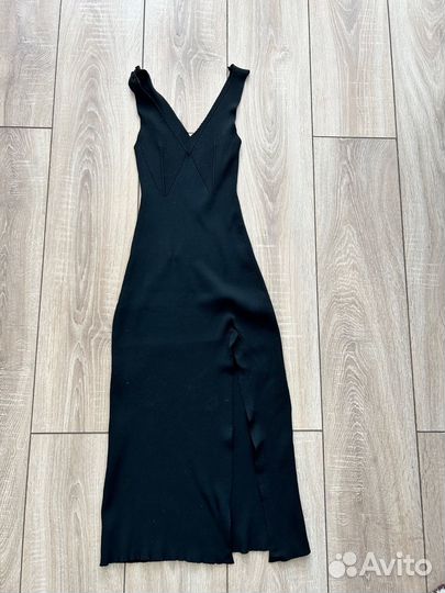 Платье с разрезом