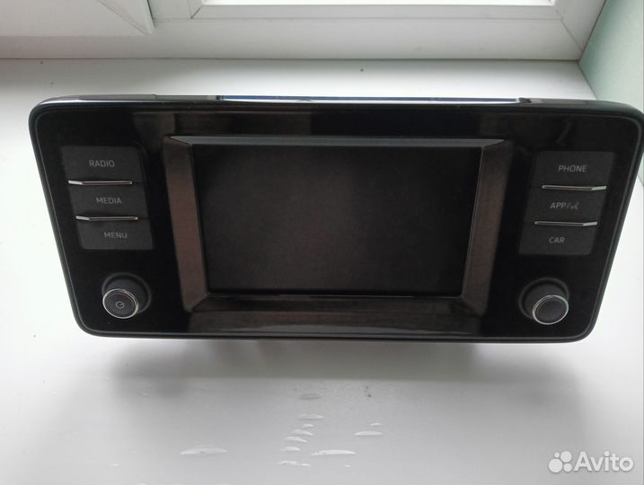 Штатная магнитола на volkswagen polo лифтбэк