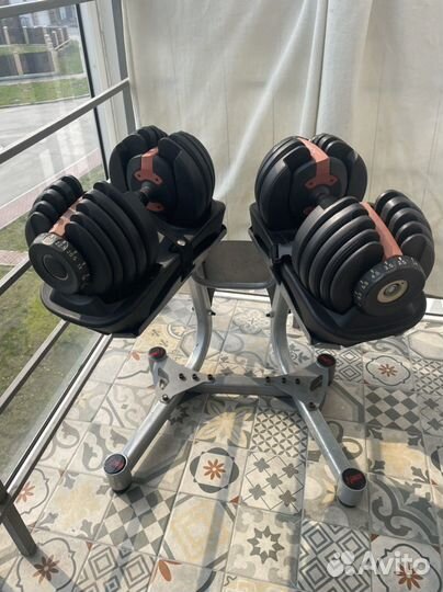 Стойка для гантелей с гантелями в наборе