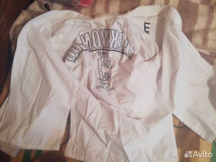 Комплект одежды для рукопашного боя и теквондо